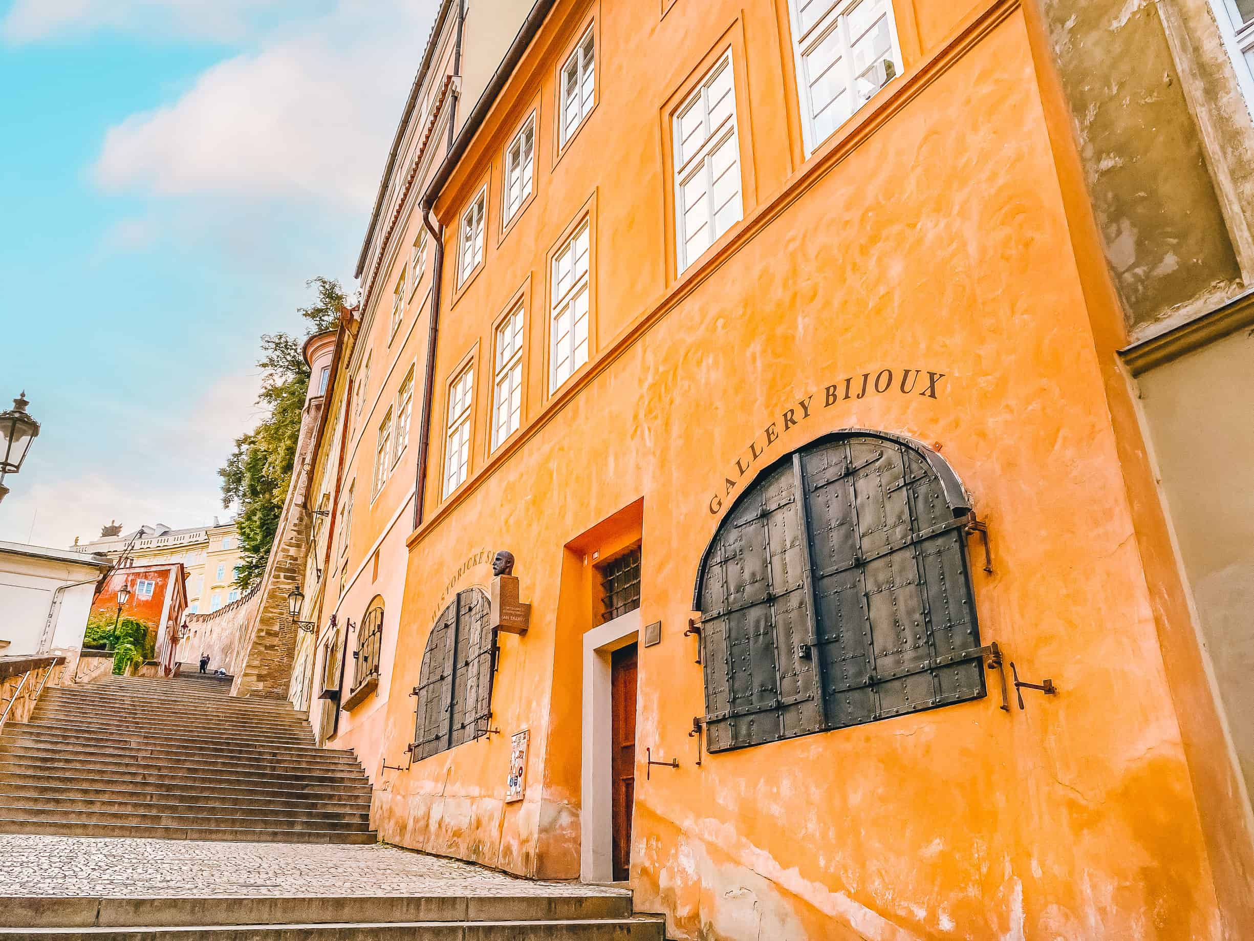 Nowe Schody Zamkowe prowadzące na Wzgórze Zamkowe w Pradze